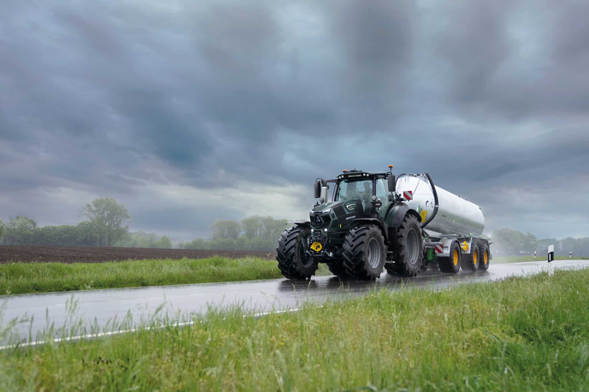 Deutz-Fahr 7250 TTV - kører gylle ud